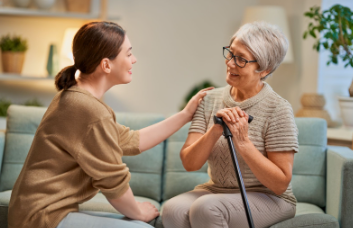 Cómo convencer a una persona mayor de que necesita un cuidador