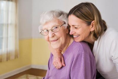 ¿La ley de dependencia tiene paga extra? – Ayuda por cuidar a un familiar